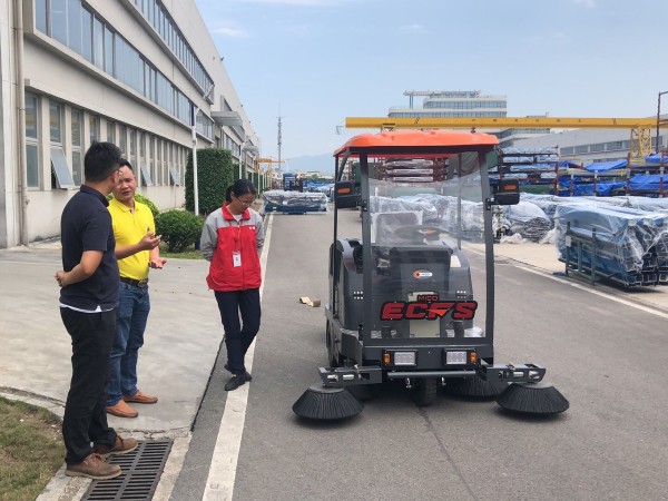 電動掃地車的電池維護與保養(yǎng)需熟悉這幾項